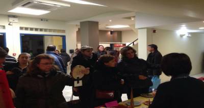 &Tau;&omicron; &Epsilon;&iota;&delta;&iota;&kappa;ό &Sigma;&chi;&omicron;&lambda;&epsilon;ί&omicron; &Kappa;&alpha;&lambda;&lambda;&iota;&theta;έ&alpha;&sigmaf; &tau;ί&mu;&eta;&sigma;&epsilon; &tau;&eta;&nu; &Pi;&alpha;&gamma;&kappa;ό&sigma;&mu;&iota;&alpha; &Eta;&mu;έ&rho;&alpha; &Alpha;&tau;ό&mu;&omega;&nu; &mu;&epsilon; &Alpha;&nu;&alpha;&pi;&eta;&rho;ί&alpha; (photos)