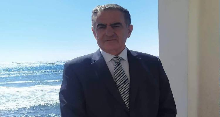 &Sigma;&tau;&eta; &Lambda;ή&mu;&nu;&omicron; &omicron; &Alpha;&nu;&tau;&iota;&pi;&rho;ό&epsilon;&delta;&rho;&omicron;&sigmaf; &tau;&eta;&sigmaf; &Beta;&omicron;&upsilon;&lambda;ή&sigmaf;