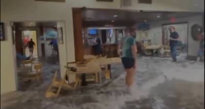 &Beta;&Iota;&Nu;&Tau;&Epsilon;&Omicron;: &Eta; &tau;&rho;&omicron;&mu;&alpha;&kappa;&tau;&iota;&kappa;ή &sigma;&tau;&iota;&gamma;&mu;ή &pi;&omicron;&upsilon; &tau;&alpha; &tau;&epsilon;&rho;ά&sigma;&tau;&iota;&alpha; &kappa;ύ&mu;&alpha;&tau;&alpha; &sigma;&pi;ά&nu;&epsilon; &tau;&iota;&sigmaf; &pi;ό&rho;&tau;&epsilon;&sigmaf; &sigma;&epsilon; &sigma;&tau;&rho;&alpha;&tau;&iota;&omega;&tau;&iota;&kappa;ή &beta;ά&sigma;&eta; &sigma;&tau;&alpha; &nu;&eta;&sigma;&iota;ά &Mu;ά&rho;&sigma;&alpha;&lambda;