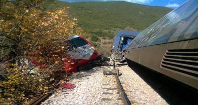 &Epsilon;&kappa;&tau;&rho;&omicron;&chi;&iota;&alpha;&sigma;&mu;ό&sigmaf; &tau;&rho;έ&nu;&omicron;&upsilon; &sigma;&tau;&eta; &Theta;&epsilon;&sigma;&sigma;&alpha;&lambda;&omicron;&nu;ί&kappa;&eta; &mu;&epsilon; &delta;ύ&omicron; &tau;&rho;&alpha;&upsilon;&mu;&alpha;&tau;ί&epsilon;&sigmaf;