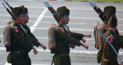 &Omicron; &Epsilon;&rho;&nu;&tau;&omicron;&gamma;ά&nu; &xi;&eta;&lambda;ώ&nu;&epsilon;&iota; 2.000 &alpha;&sigma;&tau;&upsilon;&nu;&omicron;&mu;&iota;&kappa;&omicron;ύ&sigmaf; &kappa;&alpha;&iota; &sigma;&tau;&rho;&alpha;&tau;&iota;&omega;&tau;&iota;&kappa;&omicron;ύ&sigmaf; | &Tau;&omicron;&upsilon;&sigmaf; &sigma;&upsilon;&nu;&delta;έ&epsilon;&iota; &mu;&epsilon; &tau;&eta;&nu; &alpha;&pi;ό&pi;&epsilon;&iota;&rho;&alpha; &pi;&rho;&alpha;&xi;&iota;&kappa;&omicron;&pi;ή&mu;&alpha;&tau;&omicron;&sigmaf;