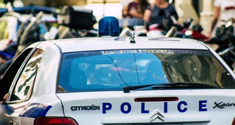 &Theta;&epsilon;&sigma;&sigma;&alpha;&lambda;&omicron;&nu;ί&kappa;&eta;: &Sigma;&upsilon;&nu;&epsilon;&lambda;ή&phi;&theta;&eta; 14&chi;&rho;&omicron;&nu;&omicron;&sigmaf; &pi;&omicron;&upsilon; &omicron;&delta;&eta;&gamma;&omicron;ύ&sigma;&epsilon; &chi;&omega;&rho;ί&sigmaf; &delta;ί&pi;&lambda;&omega;&mu;&alpha;, &pi;&alpha;&rho;&alpha;&beta;ί&alpha;&sigma;&epsilon; &kappa;ό&kappa;&kappa;&iota;&nu;&alpha; &phi;&alpha;&nu;ά&rho;&iota;&alpha; &kappa;&alpha;&iota; &mu;&pi;ή&kappa;&epsilon; &sigma;&tau;&omicron; &alpha;&nu;&tau;ί&theta;&epsilon;&tau;&omicron; &rho;&epsilon;ύ&mu;&alpha;