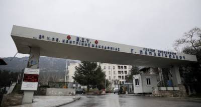 &Kappa;&omicron;&rho;&omega;&nu;&omicron;ϊό&sigmaf;: &Sigma;&tau;&omicron;&upsilon;&sigmaf; 51 &omicron;&iota; &nu;&epsilon;&kappa;&rho;&omicron;ί &sigma;&tau;&eta;&nu; &Epsilon;&lambda;&lambda;ά&delta;&alpha; | &Alpha;&pi;&epsilon;&beta;ί&omega;&sigma;&epsilon; ά&nu;&delta;&rho;&alpha;&sigmaf; &sigma;&tau;&eta;&nu; &Kappa;&alpha;&sigma;&tau;&omicron;&rho;&iota;ά