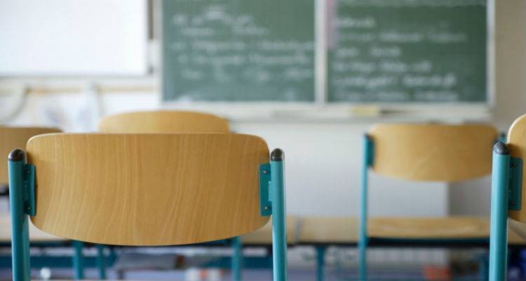 &Sigma;ύ&lambda;&lambda;&omicron;&gamma;&omicron;&sigmaf; &Epsilon;&kappa;&pi;&alpha;&iota;&delta;&epsilon;&upsilon;&tau;&iota;&kappa;ώ&nu; &Pi;&Epsilon; &Lambda;ή&mu;&nu;&omicron;&upsilon;: &laquo;&Kappa;&alpha;&nu;&epsilon;ί&sigmaf; &epsilon;&kappa;&pi;&alpha;&iota;&delta;&epsilon;&upsilon;&tau;&iota;&kappa;ό&sigmaf; &delta;&epsilon;&nu; &pi;&epsilon;&rho;&iota;&sigma;&sigma;&epsilon;ύ&epsilon;&iota;!&raquo;