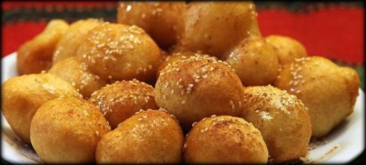 «Λουκουμάδες με μέλι» από τον Πολιτιστικό Σύλλογο Καλλιθιωτών