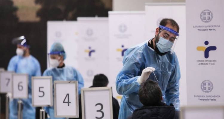 Κορωνοϊός: Μειώνονται κρούσματα και θάνατοι, όχι όμως και οι διασωληνωμένοι | Ο προβληματισμός των ειδικών
