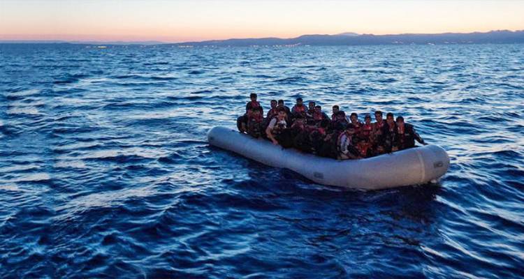 &Sigma;&tau;&eta; &Mu;&upsilon;&tau;&iota;&lambda;ή&nu;&eta; &phi;&tau;ά&nu;&omicron;&upsilon;&nu; &mu;&epsilon;&tau;&alpha;&nu;ά&sigma;&tau;&epsilon;&sigmaf; &mu;έ&chi;&rho;&iota; &kappa;&alpha;&iota; &alpha;&pi;ό &Kappa;&omicron;ύ&beta;&alpha; &kappa;&alpha;&iota; &Beta;&epsilon;&nu;&epsilon;&zeta;&omicron;&upsilon;έ&lambda;&alpha;!
