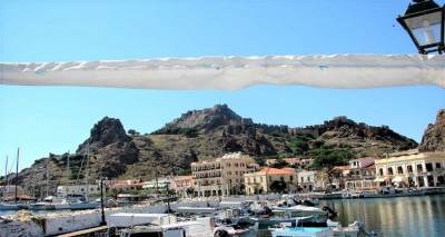 &Sigma;&tau;&eta;&nu; &upsilon;&pi;έ&rho;&omicron;&chi;&eta; &Lambda;ή&mu;&nu;&omicron; &omicron;&iota; &epsilon;&pi;&iota;&sigma;&kappa;έ&pi;&tau;&epsilon;&sigmaf; &kappa;&lambda;&alpha;ί&nu;&epsilon; &delta;&upsilon;&omicron; &phi;&omicron;&rho;έ&sigmaf;&hellip;