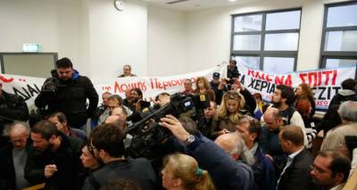 &Xi;&alpha;&nu;&alpha;&rho;&chi;ί&zeta;&omicron;&upsilon;&nu; &omicron;&iota; &pi;&lambda;&epsilon;&iota;&sigma;&tau;&eta;&rho;&iota;&alpha;&sigma;&mu;&omicron;ί | &Sigma;&tau;&omicron; &laquo;&sigma;&phi;&upsilon;&rho;ί&raquo; &kappa;&alpha;&iota; &eta; &pi;&rho;ώ&tau;&eta; &kappa;&alpha;&tau;&omicron;&iota;&kappa;ί&alpha;!
