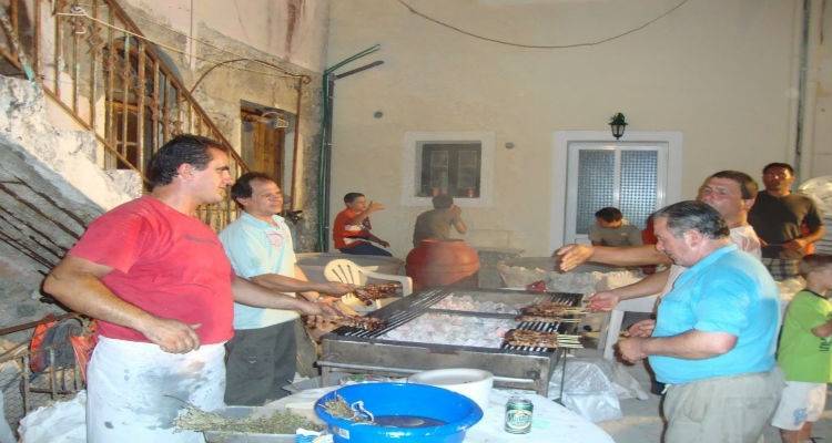 Καταστηματάρχες της Λήμνου διαμαρτύρονται για την εμπορευματοποίηση των εκδηλώσεων από Συλλόγους του νησιού