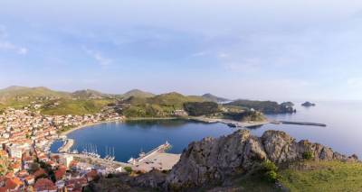 &Mu;&epsilon;&tau;&rsquo; &epsilon;&mu;&pi;&omicron;&delta;ί&omega;&nu; &sigma;&epsilon; &Lambda;ή&mu;&nu;&omicron; &kappa;&alpha;&iota; &Alpha;&eta; &Sigma;&tau;&rho;ά&tau;&eta;