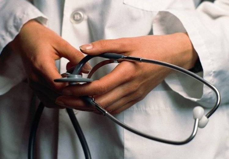 &Chi;&omega;&rho;ί&sigmaf; &iota;&alpha;&tau;&rho;&iota;&kappa;ή &pi;&epsilon;&rho;ί&theta;&alpha;&lambda;&psi;&eta; &eta; &Pi;ά&tau;&mu;&omicron;&sigmaf; | &Mu;&epsilon;&sigma;ί&sigma;&tau;&iota;&epsilon;&sigmaf; &omicron;&iota; &sigma;&eta;&mu;&alpha;ί&epsilon;&sigmaf; &tau;&eta;&nu; 25&eta; &Mu;&alpha;&rho;&tau;ί&omicron;&upsilon;