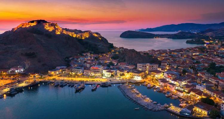 Λήμνος εις την ελευθερία: Η ντόπια Κρυσταλλίνα Παραμύθη μας δίνει τα φώτα της για το πού να φάμε και σε ποιες παραλίες να πάμε στο νησί