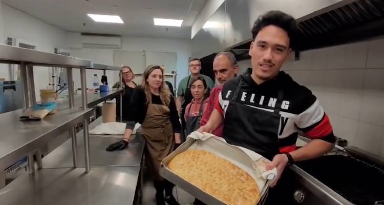 Παραδοσιακές λαγάνες από τη ΣΑΕΚ Λήμνου στην κουζίνα του Γηροκομείου
