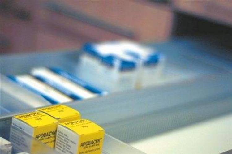 &Eta; &kappa;&omega;&delta;&iota;&kappa;ή &omicron;&nu;&omicron;&mu;&alpha;&sigma;ί&alpha; &laquo; foufoutos&raquo;, &pi;&rho;&omicron;&kappa;&alpha;&lambda;&epsilon;ί &alpha;&nu;&tau;&iota;&delta;&rho;ά&sigma;&epsilon;&iota;&sigmaf; &sigma;&tau;&omicron;&upsilon;&sigmaf; &gamma;&iota;&alpha;&tau;&rho;&omicron;ύ&sigmaf;