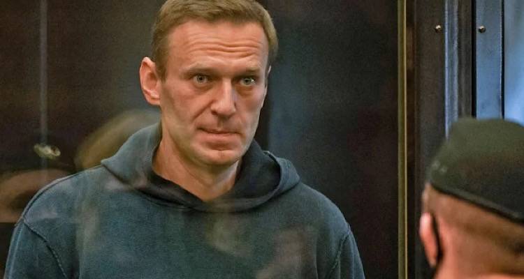 &Alpha;&lambda;&epsilon;&xi;έ&iota; &Nu;&alpha;&beta;ά&lambda;&nu;&iota;: &Pi;έ&theta;&alpha;&nu;&epsilon; &mu;&upsilon;&sigma;&tau;&eta;&rho;&iota;&omega;&delta;ώ&sigmaf; &sigma;&tau;&eta; &phi;&upsilon;&lambda;&alpha;&kappa;ή &omicron; &eta;&gamma;έ&tau;&eta;&sigmaf; &tau;&eta;&sigmaf; &rho;&omega;&sigma;&iota;&kappa;ή&sigmaf; &alpha;&nu;&tau;&iota;&pi;&omicron;&lambda;ί&tau;&epsilon;&upsilon;&sigma;&eta;&sigmaf;