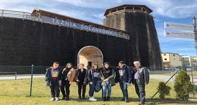 &Gamma;&Epsilon;&Lambda; &Mu;ύ&rho;&iota;&nu;&alpha;&sigmaf;: &laquo;Έ&nu;&alpha; &tau;&alpha;&xi;ί&delta;&iota; &delta;&iota;&alpha;&phi;&omicron;&rho;&epsilon;&tau;&iota;&kappa;ό &alpha;&pi;ό &tau;&alpha; ά&lambda;&lambda;&alpha;&raquo;