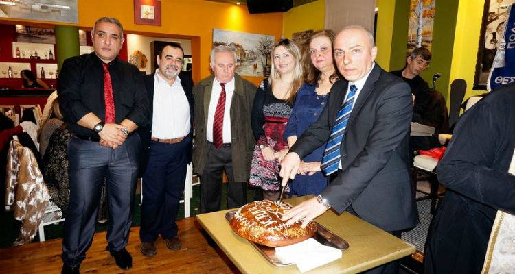&Omicron; &Pi;&omicron;&lambda;&iota;&tau;&iota;&sigma;&tau;&iota;&kappa;ό&sigmaf; Ό&mu;&iota;&lambda;&omicron;&sigmaf; &Lambda;&eta;&mu;&nu;&iota;ώ&nu; &Theta;&epsilon;&sigma;&sigma;&alpha;&lambda;&omicron;&nu;ί&kappa;&eta;&sigmaf; έ&kappa;&omicron;&psi;&epsilon; &tau;&eta;&nu; &pi;ί&tau;&alpha; &tau;&omicron;&upsilon; (photos)