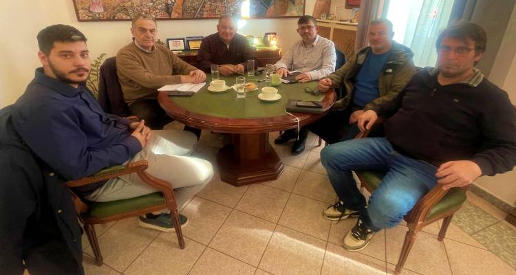 &Sigma;&tau;&omicron; &epsilon;&pi;ί&kappa;&epsilon;&nu;&tau;&rho;&omicron; &omicron;&iota; &pi;&lambda;&eta;&gamma;έ&sigmaf; &tau;&eta;&sigmaf; &Lambda;ή&mu;&nu;&omicron;&upsilon; | &Sigma;&upsilon;&nu;ά&nu;&tau;&eta;&sigma;&eta; &tau;&eta;&sigmaf; &delta;&eta;&mu;&omicron;&tau;&iota;&kappa;ή&sigmaf; &alpha;&rho;&chi;ή&sigmaf; &mu;&epsilon; &tau;&omicron;&nu; &Chi;. &Alpha;&theta;&alpha;&nu;&alpha;&sigma;ί&omicron;&upsilon; &gamma;&iota;&alpha; &tau;&iota;&sigmaf; &alpha;&pi;&omicron;&zeta;&eta;&mu;&iota;ώ&sigma;&epsilon;&iota;&sigmaf; &kappa;&alpha;&iota; &tau;&iota;&sigmaf; &upsilon;&pi;&omicron;&delta;&omicron;&mu;έ&sigmaf;