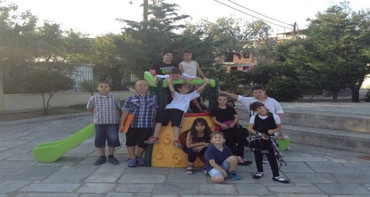 Έ&mu;&pi;&rho;&alpha;&kappa;&tau;&eta; &pi;&rho;&omicron;&sigma;&phi;&omicron;&rho;ά &alpha;&gamma;ά&pi;&eta;&sigmaf; &sigma;&tau;&alpha; &pi;&alpha;&iota;&delta;&iota;ά &tau;&omicron;&upsilon; &Alpha;&gamma;ί&omicron;&upsilon; &Epsilon;&upsilon;&sigma;&tau;&rho;&alpha;&tau;ί&omicron;&upsilon; &alpha;&pi;ό &tau;&iota;&sigmaf; "&Mu;&alpha;&mu;ά&delta;&epsilon;&sigmaf;" &tau;&omicron;&upsilon; &alpha;&pi;ό&delta;&eta;&mu;&omicron;&upsilon; &epsilon;&lambda;&lambda;&eta;&nu;&iota;&sigma;&mu;&omicron;ύ &sigma;&tau;&omicron; &Beta;έ&lambda;&gamma;&iota;&omicron;