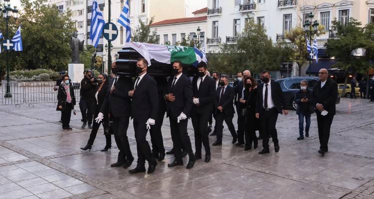 Στη Μητρόπολη Αθηνών η σορός της Φώφης Γεννηματά | Στις 10 το λαϊκό προσκύνημα