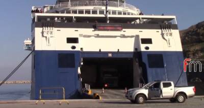 Λημνιοί επιβάτες του Blue Star Myconos μιλούν στον FM100