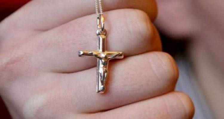 Μύρινα: Του άρπαξε το σταυρό που φορούσε στο λαιμό