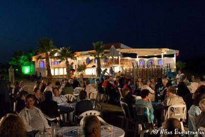 Μουσικό απογευματινό παγωτό εχθές στη Σκάλα Καλλιθέας (photos)