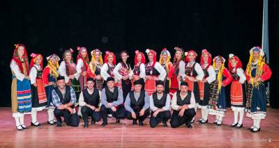 To &Lambda;ύ&kappa;&epsilon;&iota;&omicron; &Epsilon;&lambda;&lambda;&eta;&nu;ί&delta;&omega;&nu; &Lambda;ή&mu;&nu;&omicron;&upsilon; &xi;&epsilon;&kappa;&iota;&nu;ά &delta;&upsilon;&nu;&alpha;&mu;&iota;&kappa;ά &tau;&eta; &nu;έ&alpha; &tau;&omicron;&upsilon; &pi;&omicron;&lambda;&iota;&tau;&iota;&sigma;&tau;&iota;&kappa;ή &chi;&rho;&omicron;&nu;&iota;ά (audio)