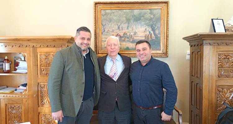 Συνάντηση Μουτζούρη με τον πρόεδρο της Ένωσης Ξενοδόχων Λήμνου Ν. Κωνσταντάκη