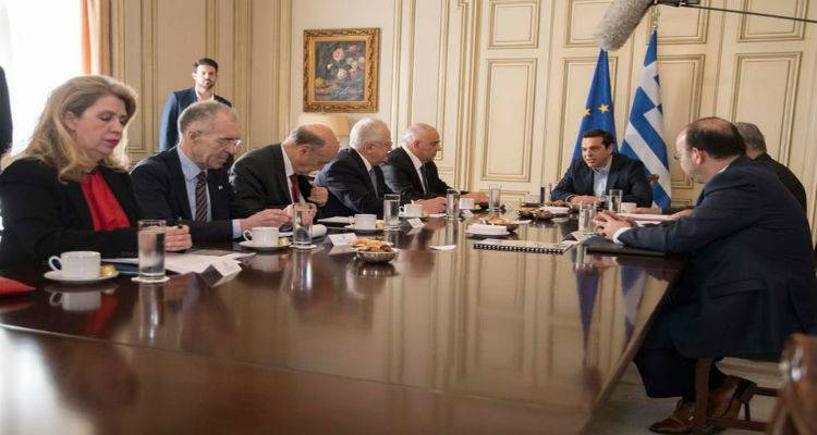 &Sigma;&upsilon;&nu;ά&nu;&tau;&eta;&sigma;&eta; &Tau;&sigma;ί&pi;&rho;&alpha; &mu;&epsilon; &tau;&eta;&nu; &Epsilon;&lambda;&lambda;&eta;&nu;&iota;&kappa;ή &Epsilon;&nu;&omega;&sigma;&eta; &Tau;&rho;&alpha;&pi;&epsilon;&zeta;ώ&nu;