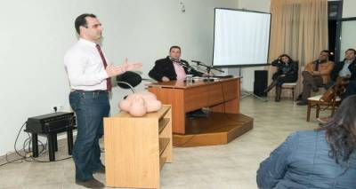 Ενημερωτική ομιλία με θέμα «Πρώτες βοήθειες – αντιμετώπιση έκτακτων αναγκών» στην Πλάκα