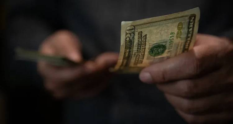 &Sigma;&omicron;&upsilon;&eta;&delta;ί&alpha;: &Pi;&alpha;&iota;&delta;&iota;ά &kappa;&alpha;&lambda;&omicron;ύ&nu; &mu;ό&nu;&alpha; &tau;&omicron;&upsilon;&sigmaf; &tau;&iota;&sigmaf; &sigma;&upsilon;&mu;&mu;&omicron;&rho;ί&epsilon;&sigmaf; &zeta;&eta;&tau;ώ&nu;&tau;&alpha;&sigmaf; &nu;&alpha; &delta;&iota;&alpha;&pi;&rho;ά&xi;&omicron;&upsilon;&nu; &phi;ό&nu;&omicron;&upsilon;&sigmaf;