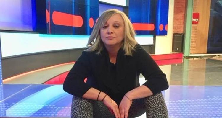 &Pi;έ&theta;&alpha;&nu;&epsilon; &eta; &delta;&eta;&mu;&omicron;&sigma;&iota;&omicron;&gamma;&rho;ά&phi;&omicron;&sigmaf; &Eta;&rho;ώ &Kappa;&alpha;&rho;&iota;&omicron;&phi;ύ&lambda;&lambda;&eta; &mu;&epsilon;&tau;ά &alpha;&pi;ό &mu;ά&chi;&eta; &mu;&epsilon; &tau;&omicron;&nu; &kappa;&alpha;&rho;&kappa;ί&nu;&omicron;