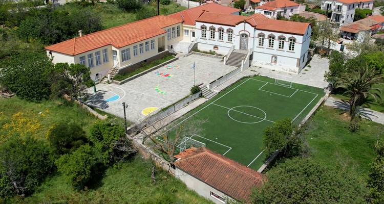 Έμπρακτη στήριξη στους μαθητές του Κοντοπουλίου από τον Εμμανουήλ Τσομπανέλλη