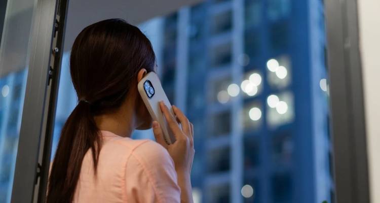 &Pi;&rho;&omicron;&sigma;&omicron;&chi;ή &sigma;&tau;&iota;&sigmaf; &tau;&eta;&lambda;&epsilon;&phi;&omega;&nu;&iota;&kappa;έ&sigmaf; &alpha;&pi;ά&tau;&epsilon;&sigmaf; &mu;&epsilon; &tau;&eta; &mu;έ&theta;&omicron;&delta;&omicron; &laquo;Caller ID Spoofing&raquo; | &Alpha;&pi;ό &pi;&omicron;ύ &kappa;&alpha;&lambda;&omicron;ύ&nu;, &tau;&iota; &lambda;έ&nu;&epsilon;