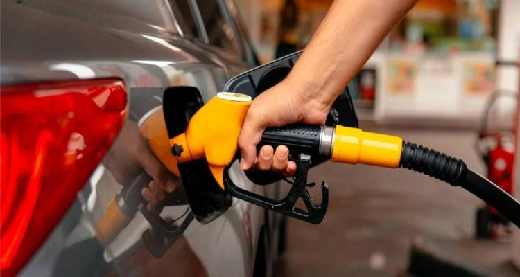 Fuel Pass: &Omicron;&iota; &delta;&iota;&kappa;&alpha;&iota;&omicron;ύ&chi;&omicron;&iota; &kappa;&alpha;&iota; &tau;&alpha; &pi;&omicron;&sigma;ά, &pi;ό&tau;&epsilon; &theta;&alpha; &gamma;ί&nu;&epsilon;&iota; &eta; &pi;&rho;ώ&tau;&eta; &pi;&lambda;&eta;&rho;&omega;&mu;ή -&Pi;ό&tau;&epsilon; &alpha;&nu;&omicron;ί&gamma;&epsilon;&iota; &eta; &pi;&lambda;&alpha;&tau;&phi;ό&rho;&mu;&alpha;