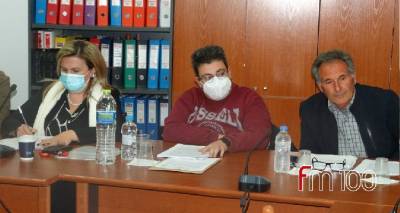 &Gamma;&epsilon;ώ&rho;&gamma;&alpha; &kappa;&alpha;&tau;ά &Delta;&eta;&mu;&omicron;&tau;&iota;&kappa;ή&sigmaf; &Alpha;&rho;&chi;ή&sigmaf;: &laquo;&Eta; &alpha;&pi;&rho;&alpha;&xi;ί&alpha; &delta;&epsilon;&nu; &theta;&epsilon;&rho;&alpha;&pi;&epsilon;ύ&epsilon;&tau;&alpha;&iota;&hellip;&raquo;