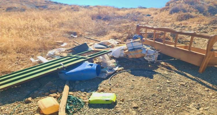 Στήλη αναγνωστών: «Άτυπη χωματερή στην είσοδο των Σαρδών»