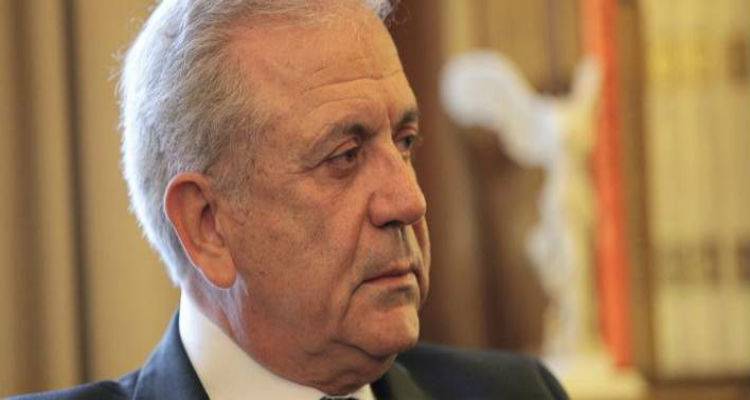 &Sigma;&tau;&eta; &Lambda;έ&sigma;&beta;&omicron; &Alpha;&beta;&rho;&alpha;&mu;ό&pi;&omicron;&upsilon;&lambda;&omicron;&sigmaf;, &Mu;&omicron;&upsilon;&zeta;ά&lambda;&alpha;&sigmaf; &kappa;&alpha;&iota; &Epsilon;&upsilon;&rho;&omega;&pi;&alpha;ί&omicron;&iota; &alpha;&xi;&iota;&omega;&mu;&alpha;&tau;&omicron;ύ&chi;&omicron;&iota; &mu;&epsilon;&tau;ά &tau;&omicron; &phi;&iota;ά&sigma;&kappa;&omicron; &mu;&epsilon; &tau;&eta;&nu; &kappa;&alpha;&kappa;&omicron;&kappa;&alpha;&iota;&rho;ί&alpha;