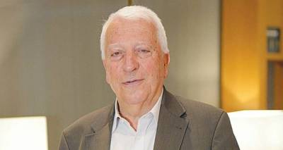 &Sigma;&tau;&eta; &Lambda;ή&mu;&nu;&omicron; &omicron; &Pi;&epsilon;&rho;&iota;&phi;&epsilon;&rho;&epsilon;&iota;ά&rho;&chi;&eta;&sigmaf;