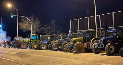 &Tau;&alpha; &tau;&rho;&alpha;&kappa;&tau;έ&rho; &pi;&alpha;&rho;&alpha;&tau;&alpha;&gamma;&mu;έ&nu;&alpha; &kappa;&alpha;&tau;ά &mu;ή&kappa;&omicron;&upsilon;&sigmaf; &tau;&omicron;&upsilon; &delta;&rho;ό&mu;&omicron;&upsilon; &sigma;&tau;&omicron; &Lambda;&iota;&beta;&alpha;&delta;&omicron;&chi;ώ&rho;&iota; &pi;&epsilon;&rho;&iota;&mu;έ&nu;&omicron;&upsilon;&nu; &nu;&alpha; &pi;&epsilon;&rho;ά&sigma;&epsilon;&iota; &eta; &nu;ύ&chi;&tau;&alpha;&hellip; (photos)