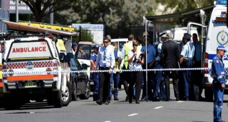 &Sigma;&upsilon;&nu;&alpha;&gamma;&epsilon;&rho;&mu;ό&sigmaf; &sigma;&tau;&eta;&nu; &Alpha;&upsilon;&sigma;&tau;&rho;&alpha;&lambda;ί&alpha;: &Epsilon;&nu;&omicron;&pi;&lambda;&eta; &epsilon;&pi;ί&theta;&epsilon;&sigma;&eta; &sigma;&epsilon; &epsilon;&rho;&gamma;&omicron;&sigma;&tau;ά&sigma;&iota;&omicron; &sigma;&tau;&omicron; &Sigma;ί&delta;&nu;&epsilon;ϊ -&Nu;&epsilon;&kappa;&rho;ό&sigmaf; έ&nu;&alpha;&sigmaf; ά&nu;&tau;&rho;&alpha;&sigmaf;