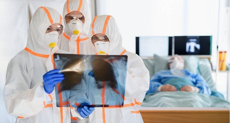 &Kappa;&omicron;&rho;&omega;&nu;&omicron;ϊό&sigmaf;: &Eta; &beta;&iota;&tau;&alpha;&mu;ί&nu;&eta; &pi;&omicron;&upsilon; &lambda;&epsilon;ί&pi;&epsilon;&iota; &alpha;&pi;ό ό&sigma;&omicron;&upsilon;&sigmaf; &nu;&omicron;&sigma;&omicron;ύ&nu; &sigma;&omicron;&beta;&alpha;&rho;ά