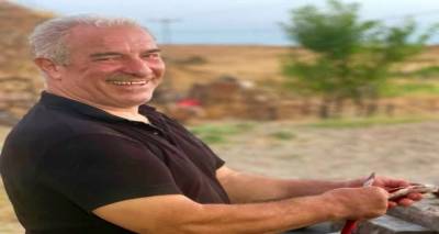 &Delta;&iota;&alpha;&pi;ό&rho;&iota;: &Sigma;&upsilon;&gamma;&kappa;&iota;&nu;&epsilon;ί &eta; &alpha;&nu;ά&rho;&tau;&eta;&sigma;&eta; &tau;&omicron;&upsilon; &laquo;&Epsilon;&Nu; &Pi;&Lambda;&Omega;&raquo; &sigma;&tau;&eta; &mu;&nu;ή&mu;&eta; &tau;&omicron;&upsilon; &laquo;&Pi;&alpha;&sigma;ά&raquo; &tau;&rho;&epsilon;&iota;&sigmaf; &mu;ή&nu;&epsilon;&sigmaf; &mu;&epsilon;&tau;ά &tau;&eta;&nu; &alpha;&pi;ώ&lambda;&epsilon;&iota;ά &tau;&omicron;&upsilon;