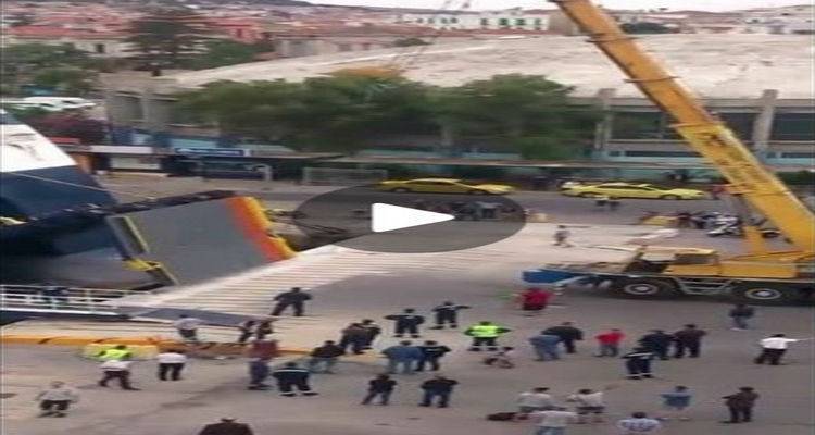 Βίντεο από τη βλάβη στον καταπέλτη του «Νήσος Μύκονος»