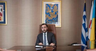 &Sigma;. &Mu;&pi;&omicron;ύ&mu;&pi;&omicron;&upsilon;&rho;&alpha;&sigmaf;: &laquo;Ό&lambda;&omicron;&iota; &mu;&alpha;&zeta;ί &gamma;&iota;&alpha; &tau;&omicron;&nu; Ή&phi;&alpha;&iota;&sigma;&tau;ό &mu;&alpha;&sigmaf;!&raquo;