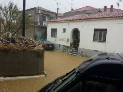 Προβλήματα από έντονη βροχόπτωση στην Ατσική