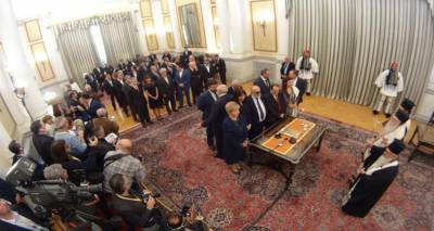&Omicron;&rho;&kappa;ί&sigma;&tau;&eta;&kappa;&epsilon; &eta; &nu;έ&alpha; &kappa;&upsilon;&beta;έ&rho;&nu;&eta;&sigma;&eta; &tau;&omicron;&upsilon; &Alpha;&lambda;έ&xi;&eta; &Tau;&sigma;ί&pi;&rho;&alpha; (photos)