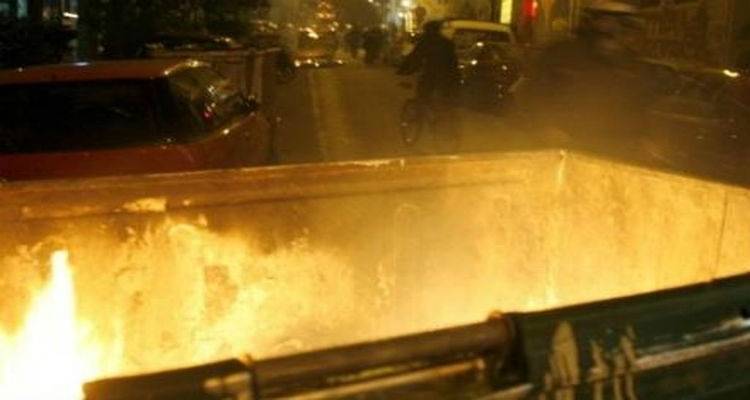 Φωτιά σε κάδο απορριμμάτων εχθές στη Μύρινα